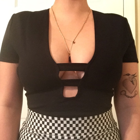 SILENCE + NOISE black deep v cutout top - Picture 1 of 4